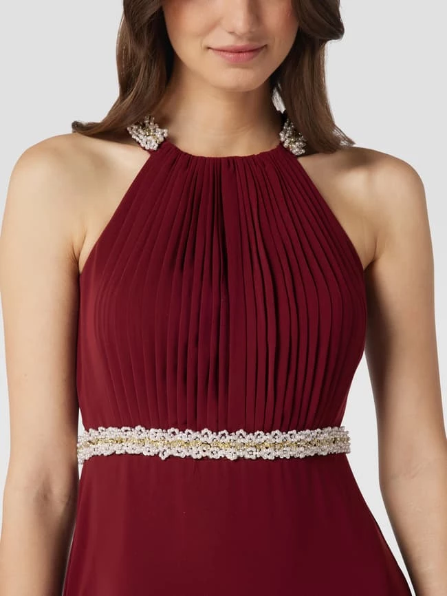 V.M. Abendkleid In Maxilänge Mit Strasssteinbesatz - Kirschrot 3 V.M. Abendkleid In Maxilänge Mit Strasssteinbesatz - Kirschrot – Bild 3