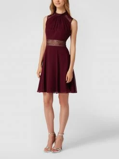 V.M. Cocktailkleid Mit Semitransparenten Einsätzen - Kirschrot