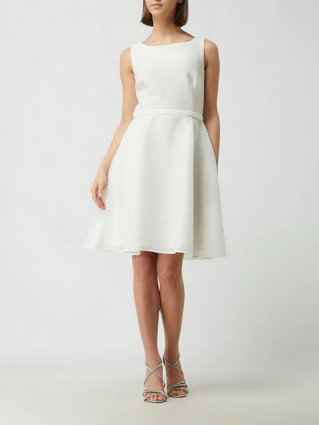 Paradi Cocktailkleid Mit Streifenmuster - Ecru 1 Paradi Cocktailkleid Mit Streifenmuster - Ecru