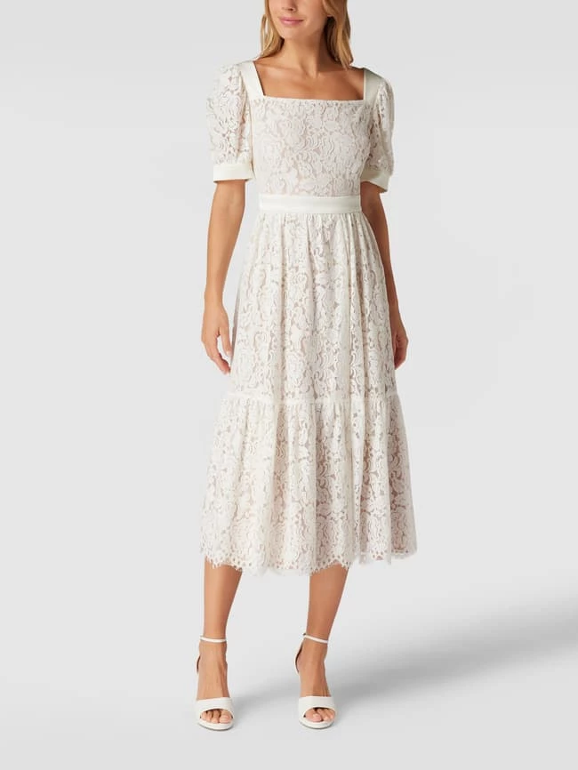 Swing Kurzärmeliges Cocktailkleid Mit Floralen Stickereien - Offwhite 1 Swing Kurzärmeliges Cocktailkleid Mit Floralen Stickereien - Offwhite