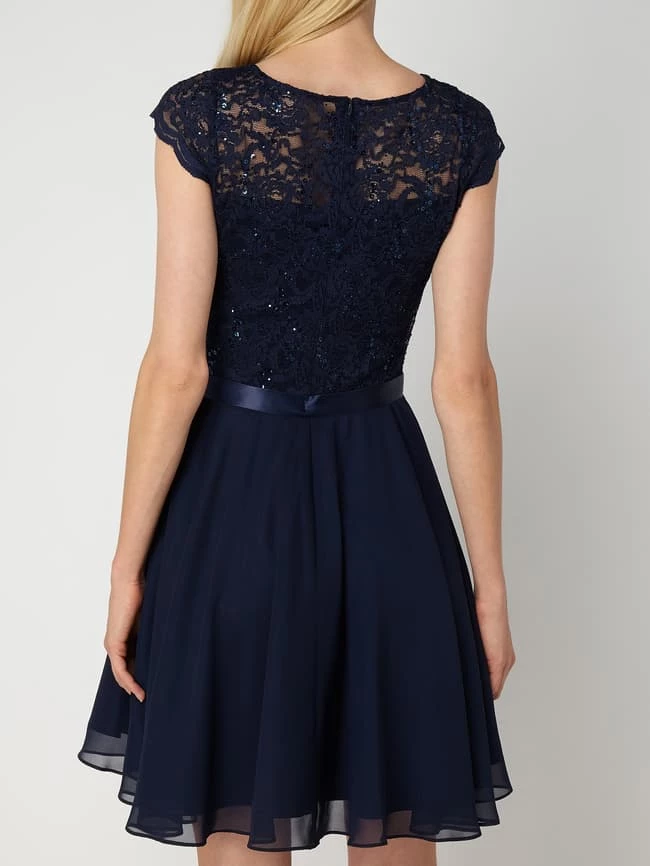 Swing Cocktailkleid Aus Floraler Spitze Und Chiffon - Marineblau 5 Swing Cocktailkleid Aus Floraler Spitze Und Chiffon - Marineblau – Bild 5