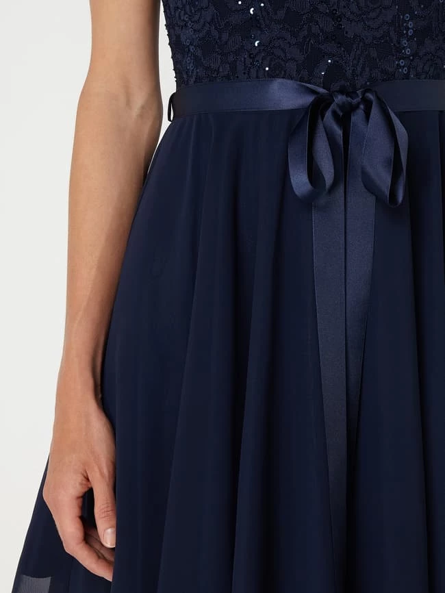 Swing Cocktailkleid Aus Floraler Spitze Und Chiffon - Marineblau 6 Swing Cocktailkleid Aus Floraler Spitze Und Chiffon - Marineblau – Bild 6