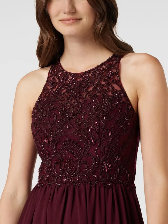 Laona Abendkleid Mit Floralen Stickereien Und Zierbesatz - Bordeaux Rot 3 Laona Abendkleid Mit Floralen Stickereien Und Zierbesatz - Bordeaux Rot – Bild 3